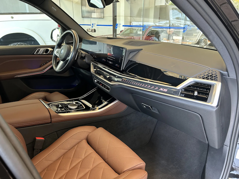Foto do veículo BMW X5 3.0 I6 TURBO HÍBRIDO XDRIVE50E M SPORT AUTOMÁTICO 2024 30.054 KM 568.000,00