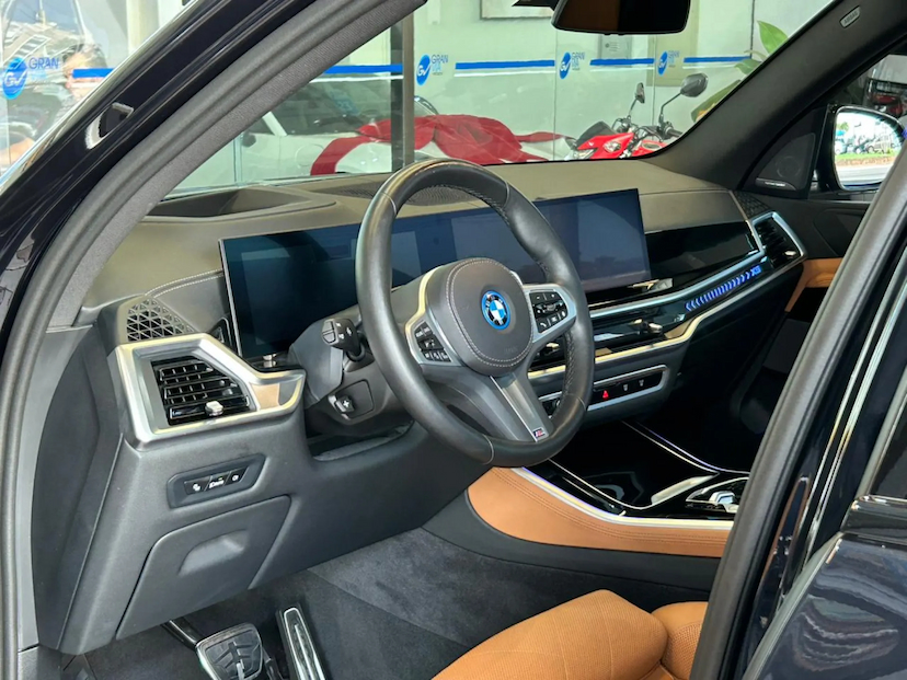 Foto do veículo BMW X5 3.0 I6 TURBO HÍBRIDO XDRIVE50E M SPORT AUTOMÁTICO 2025 17.364 KM 642.000,00