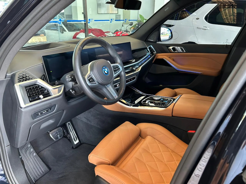 Foto do veículo BMW X5 3.0 I6 TURBO HÍBRIDO XDRIVE50E M SPORT AUTOMÁTICO 2025 17.364 KM 642.000,00