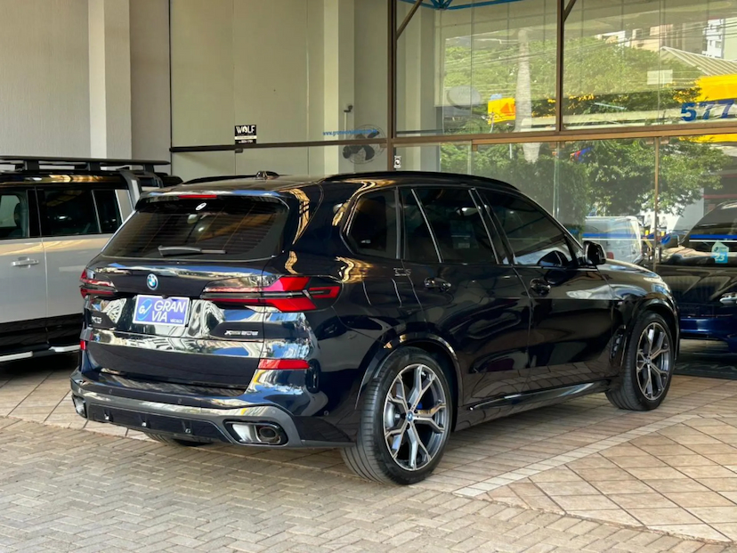 Foto do veículo BMW X5 3.0 I6 TURBO HÍBRIDO XDRIVE50E M SPORT AUTOMÁTICO 2025 17.364 KM 642.000,00
