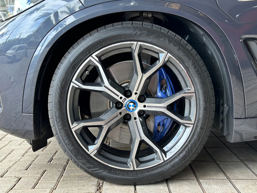 Foto do veículo BMW X5 3.0 I6 TURBO HÍBRIDO XDRIVE45E M SPORT AUTOMÁTICO 2022 45.966 KM 362.000,00