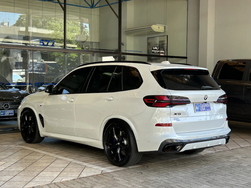Foto do veículo BMW X5 3.0 I6 TURBO HÍBRIDO XDRIVE50E M SPORT AUTOMÁTICO 2024 28.942 KM 525.000,00