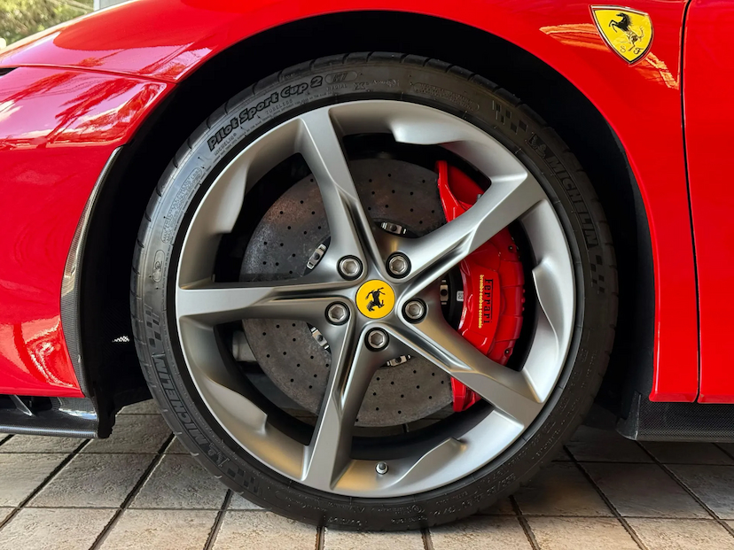 Foto do veículo FERRARI SF90 4.0 V8 TURBO PHEV STRADALE F1-DCT 2022 7.385 KM 3.999.000,00