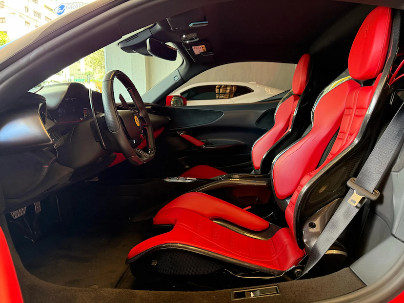 Foto do veículo FERRARI SF90 4.0 V8 TURBO PHEV STRADALE F1-DCT 2022 7.385 KM 3.999.000,00