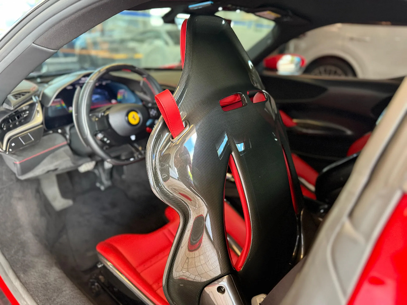 Foto do veículo FERRARI SF90 4.0 V8 TURBO PHEV STRADALE F1-DCT 2022 7.385 KM 3.999.000,00