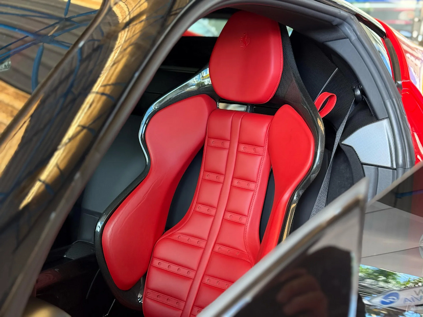 Foto do veículo FERRARI SF90 4.0 V8 TURBO PHEV STRADALE F1-DCT 2022 7.385 KM 3.999.000,00