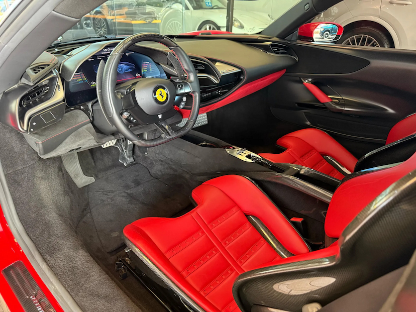 Foto do veículo FERRARI SF90 4.0 V8 TURBO PHEV STRADALE F1-DCT 2022 7.385 KM 3.999.000,00