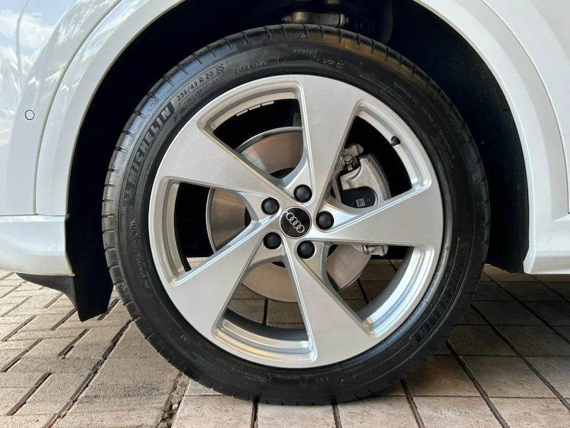 Foto do veículo AUDI Q5 2.0 TFSI GASOLINA SPORTBACK ADVANCED QUATTRO S TRONIC 2025 7.218 KM 376.000,00