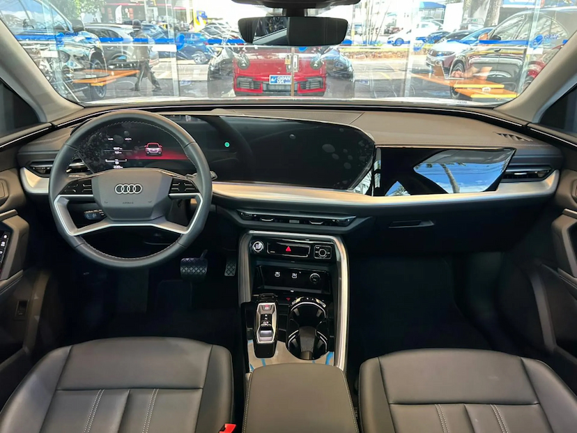 Foto do veículo AUDI Q5 2.0 TFSI GASOLINA SPORTBACK ADVANCED QUATTRO S TRONIC 2025 7.218 KM 376.000,00