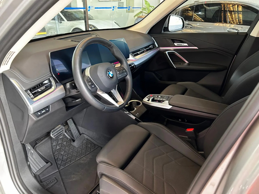 Foto do veículo BMW X1 2.0 16V TURBO GASOLINA SDRIVE20I X-LINE STEPTRONIC 2023 24.022 KM 254.000,00