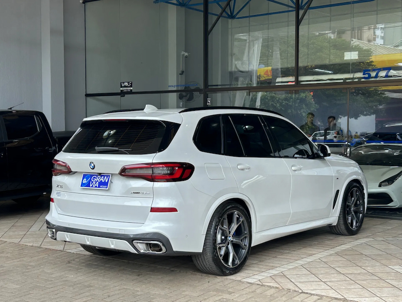 Foto do veículo BMW X5 3.0 I6 TURBO HÍBRIDO XDRIVE45E M SPORT AUTOMÁTICO 2022 57.560 KM 399.000,00