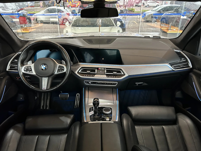 Foto do veículo BMW X5 3.0 I6 TURBO HÍBRIDO XDRIVE45E M SPORT AUTOMÁTICO 2022 57.560 KM 399.000,00
