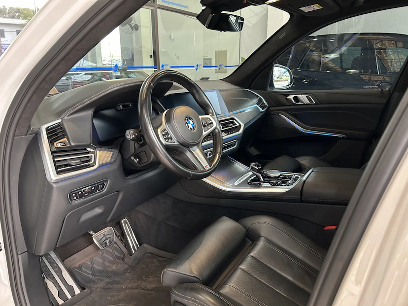 Foto do veículo BMW X5 3.0 I6 TURBO HÍBRIDO XDRIVE45E M SPORT AUTOMÁTICO 2022 57.560 KM 399.000,00
