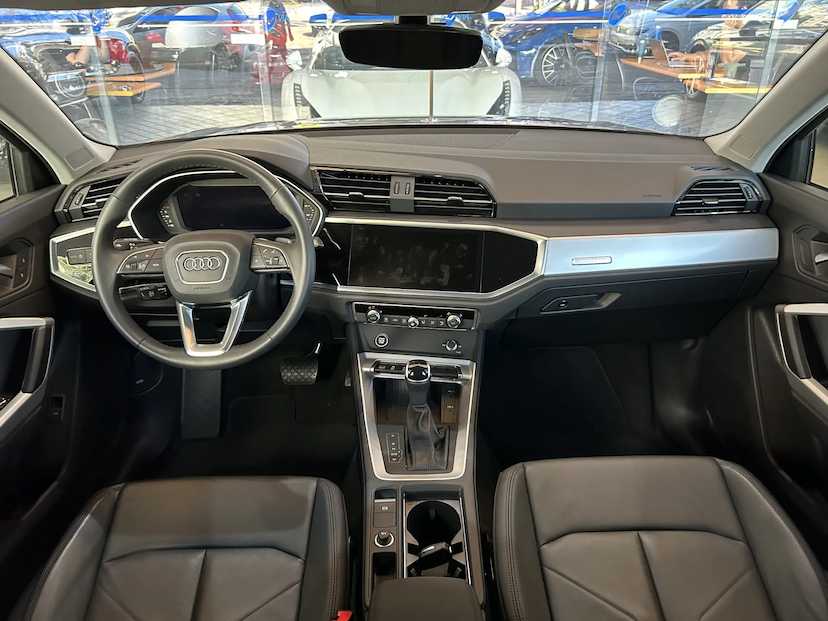 Foto do veículo AUDI Q3 2.0 40 TFSI GASOLINA PERFORMANCE QUATTRO TIPTRONIC 2025 9.566 KM 269.000,00