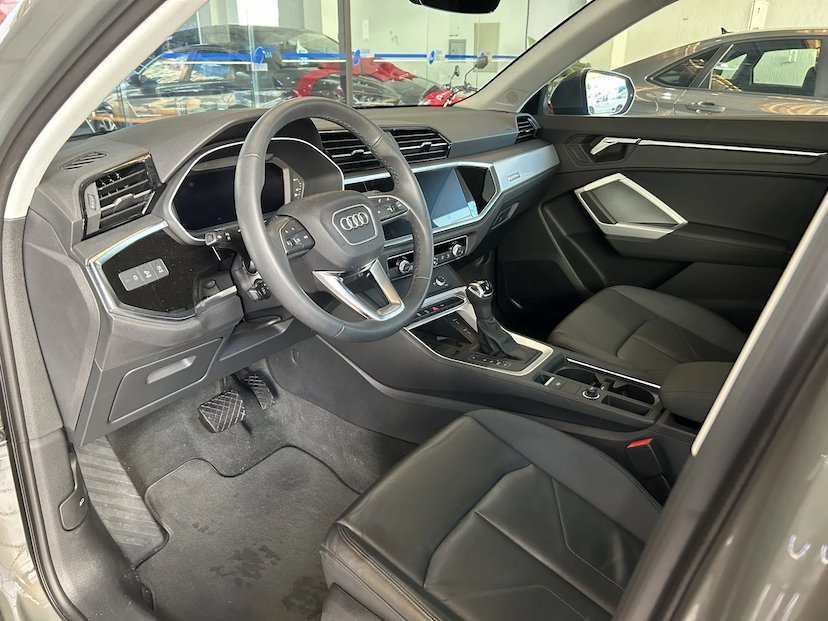 Foto do veículo AUDI Q3 2.0 40 TFSI GASOLINA PERFORMANCE QUATTRO TIPTRONIC 2025 9.566 KM 269.000,00