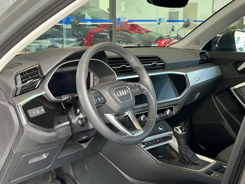 Foto do veículo AUDI Q3 2.0 40 TFSI GASOLINA PERFORMANCE QUATTRO TIPTRONIC 2025 9.566 KM 269.000,00