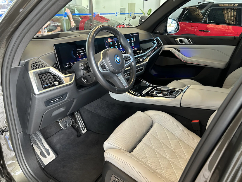 Foto do veículo BMW X5 3.0 I6 TURBO HÍBRIDO XDRIVE50E M SPORT AUTOMÁTICO 2024 24.045 KM 527.000,00
