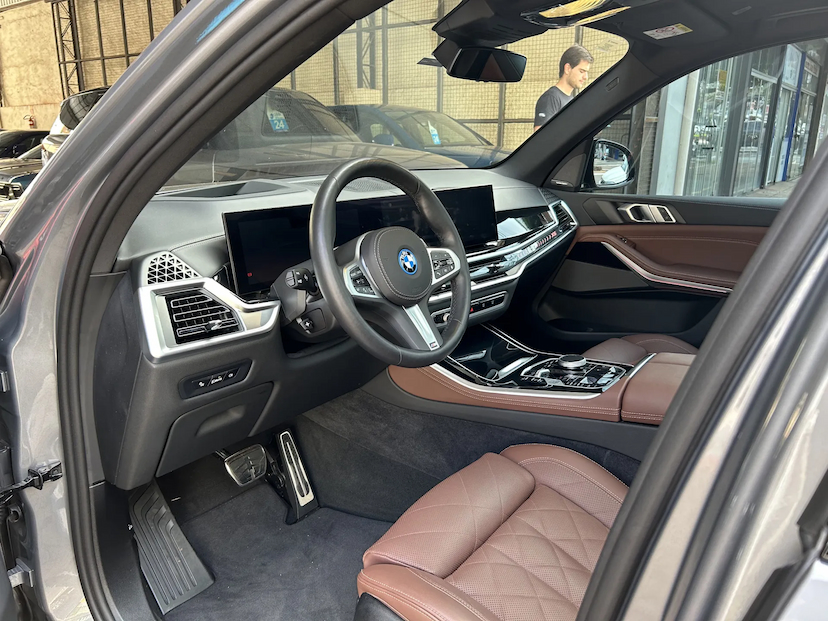 Foto do veículo BMW X5 3.0 I6 TURBO HÍBRIDO XDRIVE50E M SPORT AUTOMÁTICO 2025 12.061 KM 619.000,00
