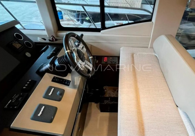 Foto do veículo AZIMUT  56   0 MILHAS 6.700.000,00
