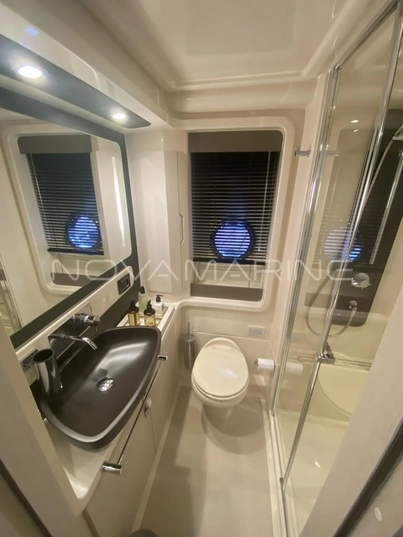 Foto do veículo AZIMUT  56   0 MILHAS 8.000.000,00