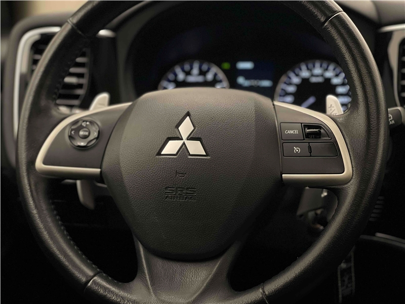 Foto do veículo MITSUBISHI OUTLANDER 3.0 GT 4X4 V6 24V GASOLINA 4P AUTOMÁTICO 2015 105.808 KM 82.900,00