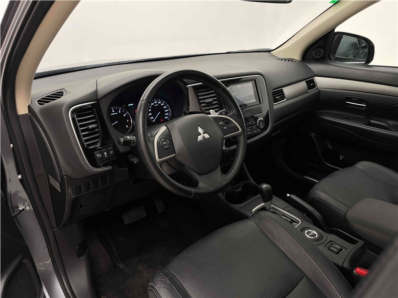 Foto do veículo MITSUBISHI OUTLANDER 3.0 GT 4X4 V6 24V GASOLINA 4P AUTOMÁTICO 2015 105.808 KM 82.900,00