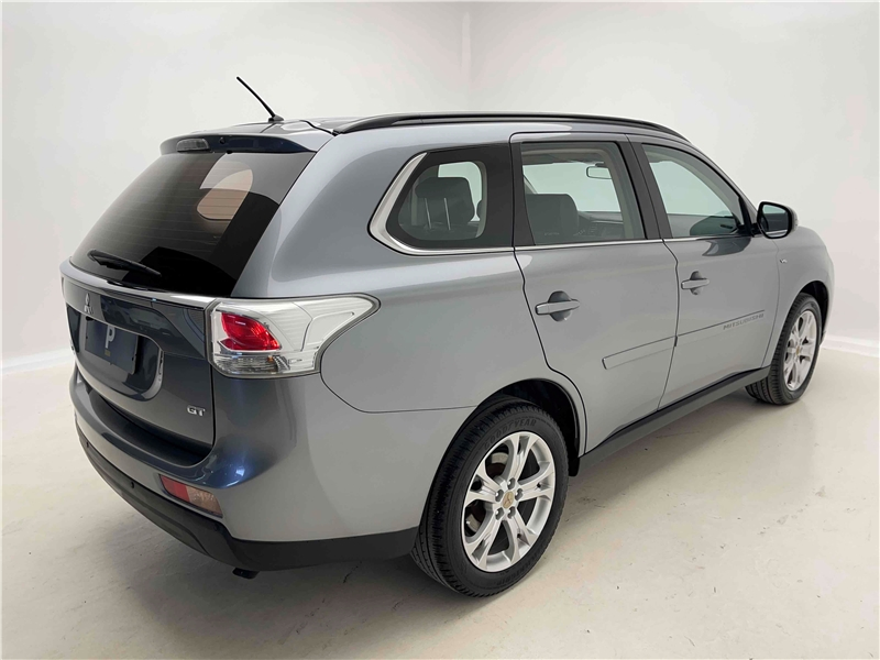 Foto do veículo MITSUBISHI OUTLANDER 3.0 GT 4X4 V6 24V GASOLINA 4P AUTOMÁTICO 2015 105.808 KM 82.900,00