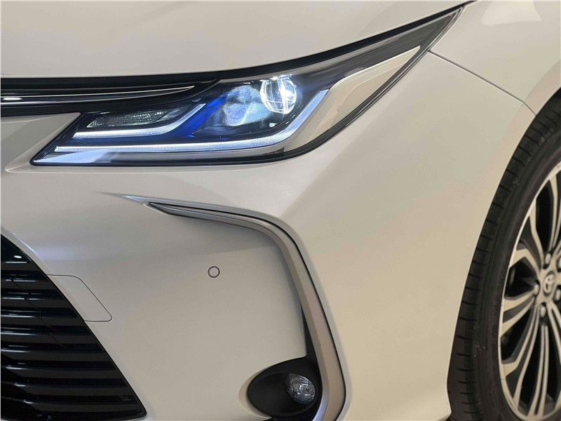 Foto do veículo TOYOTA COROLLA 1.8 VVT-I HYBRID FLEX ALTIS PREMIUM CVT 2022 13.466 KM 160.900,00