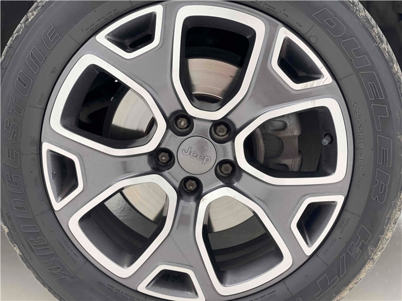 Foto do veículo JEEP RENEGADE 1.8 16V FLEX LONGITUDE 4P AUTOMÁTICO 2017 74.733 KM 72.900,00