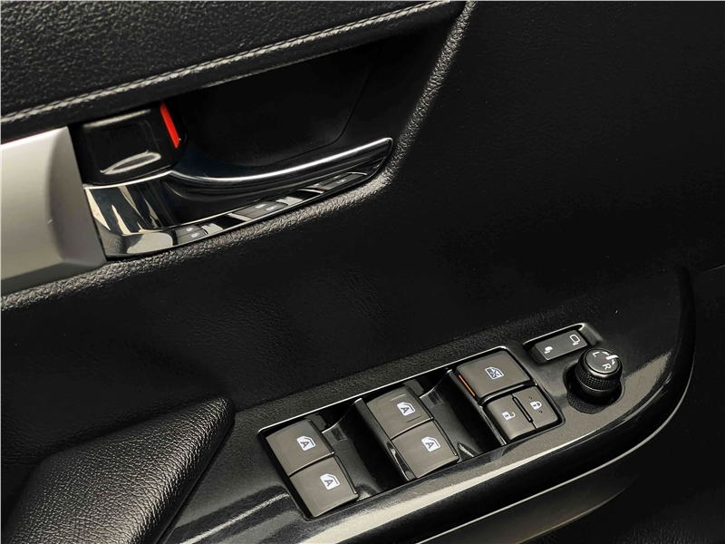 Foto do veículo TOYOTA HILUX 2.7 SRV 4X2 CD 16V FLEX 4P AUTOMÁTICO 2019 19.681 KM 170.900,00