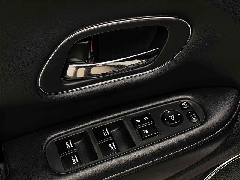Foto do veículo HONDA HR-V 1.8 16V FLEX EXL 4P AUTOMÁTICO 2019 58.496 KM 105.900,00