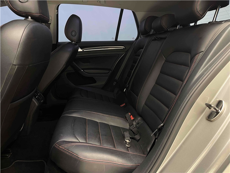 Foto do veículo VOLKSWAGEN GOLF 1.4 TSI HIGHLINE 16V GASOLINA 4P AUTOMÁTICO 2015 79.624 KM 79.900,00
