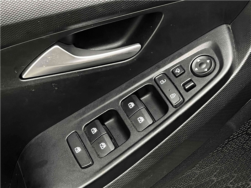 Foto do veículo HYUNDAI CRETA 1.0 TGDI FLEX LIMITED AUTOMÁTICO 2022 28.330 KM 117.900,00