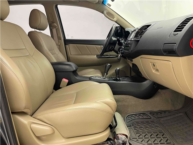 Foto do veículo TOYOTA HILUX SW4 3.0 SRV 4X4 16V TURBO INTERCOOLER DIESEL 4P AUTOMÁTICO 2015 96.063 KM 159.900,00