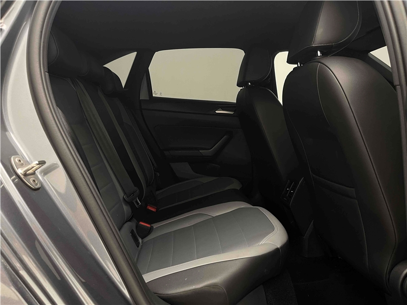Foto do veículo VOLKSWAGEN NIVUS 1.0 200 TSI TOTAL FLEX HIGHLINE AUTOMÁTICO 2021 33.599 KM 110.900,00