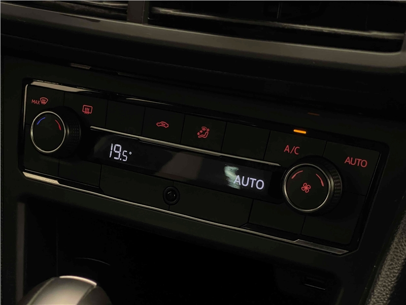 Foto do veículo VOLKSWAGEN NIVUS 1.0 200 TSI TOTAL FLEX HIGHLINE AUTOMÁTICO 2021 33.599 KM 110.900,00