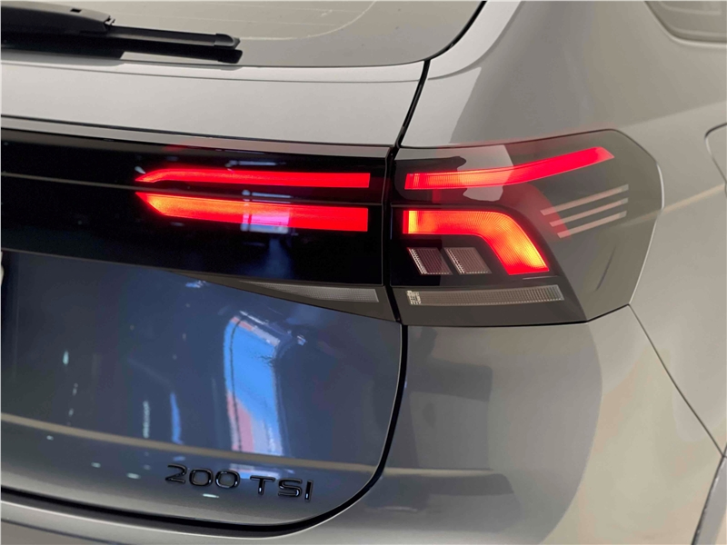 Foto do veículo VOLKSWAGEN NIVUS 1.0 200 TSI TOTAL FLEX HIGHLINE AUTOMÁTICO 2021 33.599 KM 110.900,00