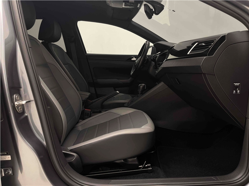 Foto do veículo VOLKSWAGEN NIVUS 1.0 200 TSI TOTAL FLEX HIGHLINE AUTOMÁTICO 2021 33.599 KM 110.900,00