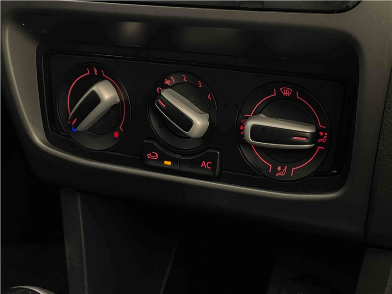 Foto do veículo VOLKSWAGEN SPACEFOX 1.6 MSI TRENDLINE 8V FLEX 4P MANUAL 2019 47.918 KM 59.900,00
