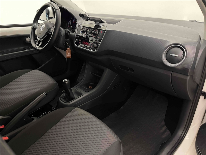 Foto do veículo VOLKSWAGEN UP 1.0 MPI MOVE UP 12V FLEX 4P MANUAL 2018 24.993 KM 55.900,00