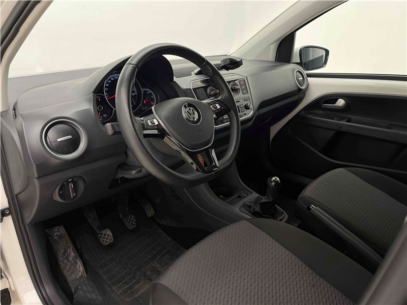 Foto do veículo VOLKSWAGEN UP 1.0 MPI MOVE UP 12V FLEX 4P MANUAL 2018 24.993 KM 55.900,00