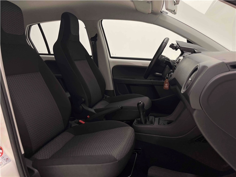 Foto do veículo VOLKSWAGEN UP 1.0 MPI MOVE UP 12V FLEX 4P MANUAL 2018 24.993 KM 55.900,00