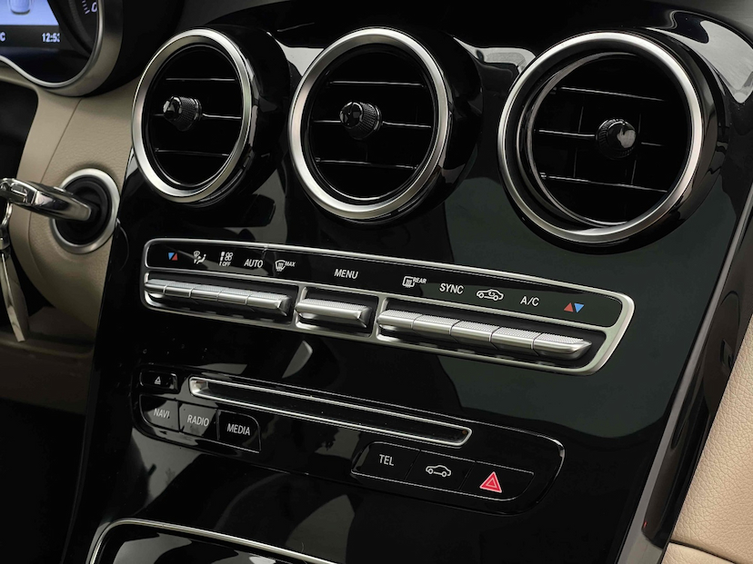 Foto do veículo MERCEDES-BENZ GLC 250 2.0 CGI GASOLINA SPORT 4MATIC 9G-TRONIC 2019 56.928 KM 199.900,00