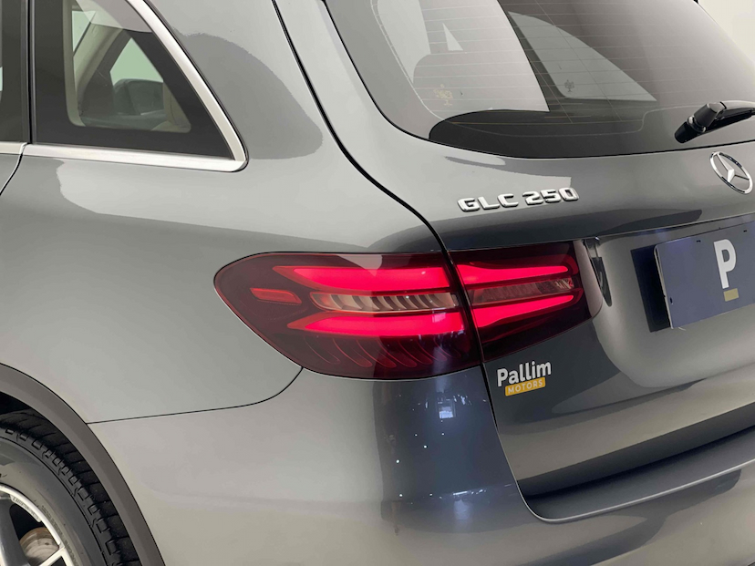 Foto do veículo MERCEDES-BENZ GLC 250 2.0 CGI GASOLINA SPORT 4MATIC 9G-TRONIC 2019 56.928 KM 199.900,00