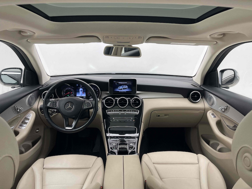 Foto do veículo MERCEDES-BENZ GLC 250 2.0 CGI GASOLINA SPORT 4MATIC 9G-TRONIC 2019 56.928 KM 199.900,00
