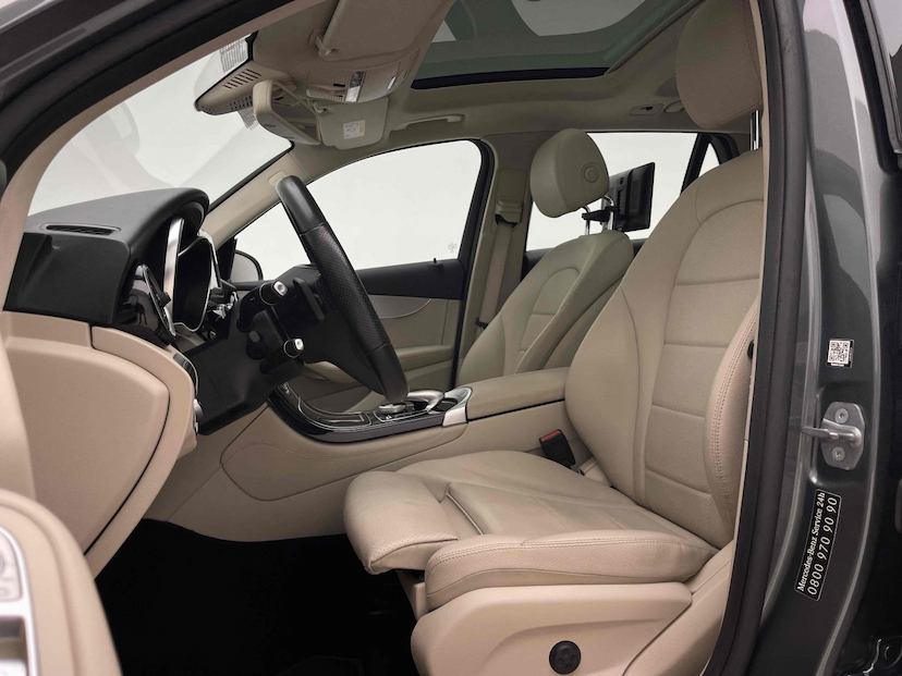 Foto do veículo MERCEDES-BENZ GLC 250 2.0 CGI GASOLINA SPORT 4MATIC 9G-TRONIC 2019 56.928 KM 199.900,00