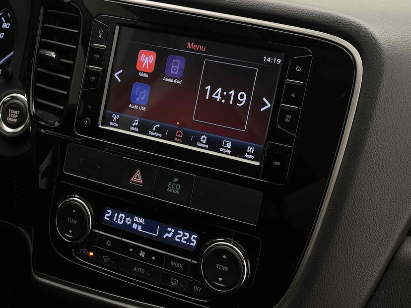 Foto do veículo MITSUBISHI OUTLANDER 2.0 COMFORT 16V GASOLINA 4P AUTOMÁTICO 2018 29.418 KM 118.900,00