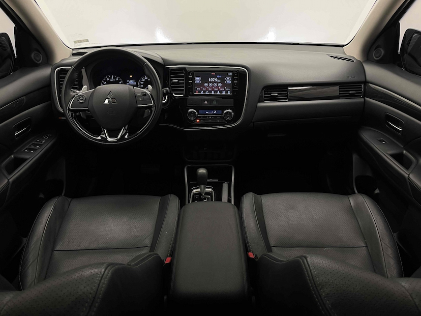 Foto do veículo MITSUBISHI OUTLANDER 2.0 COMFORT 16V GASOLINA 4P AUTOMÁTICO 2018 29.418 KM 118.900,00