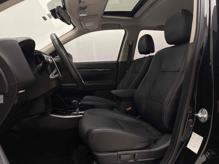 Foto do veículo MITSUBISHI OUTLANDER 2.0 COMFORT 16V GASOLINA 4P AUTOMÁTICO 2018 29.418 KM 118.900,00