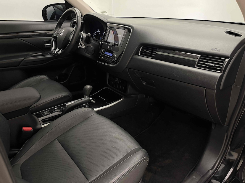 Foto do veículo MITSUBISHI OUTLANDER 2.0 COMFORT 16V GASOLINA 4P AUTOMÁTICO 2018 29.418 KM 118.900,00